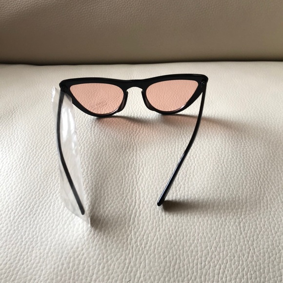 Sunglasses - Picture 4 of 5